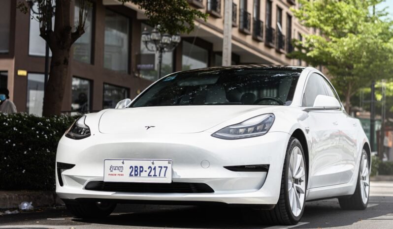 
								Tesla Model 3 Long Range full									