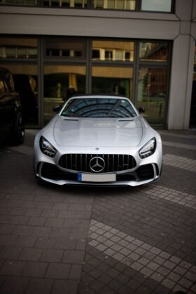 Mercedes-Benz E 300 e AMG Line
